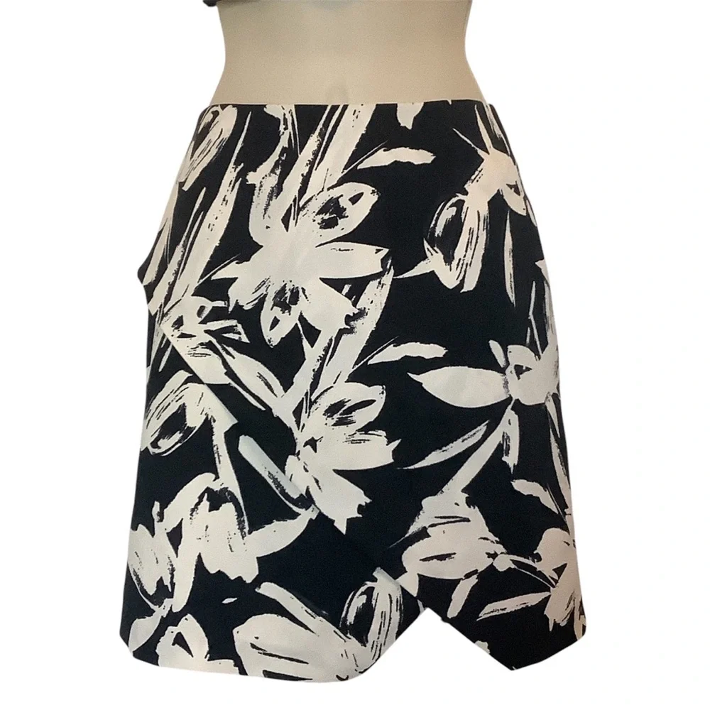 Banana Republic Black White Lined Tulip Skirt Size 2 Front Slit Like New